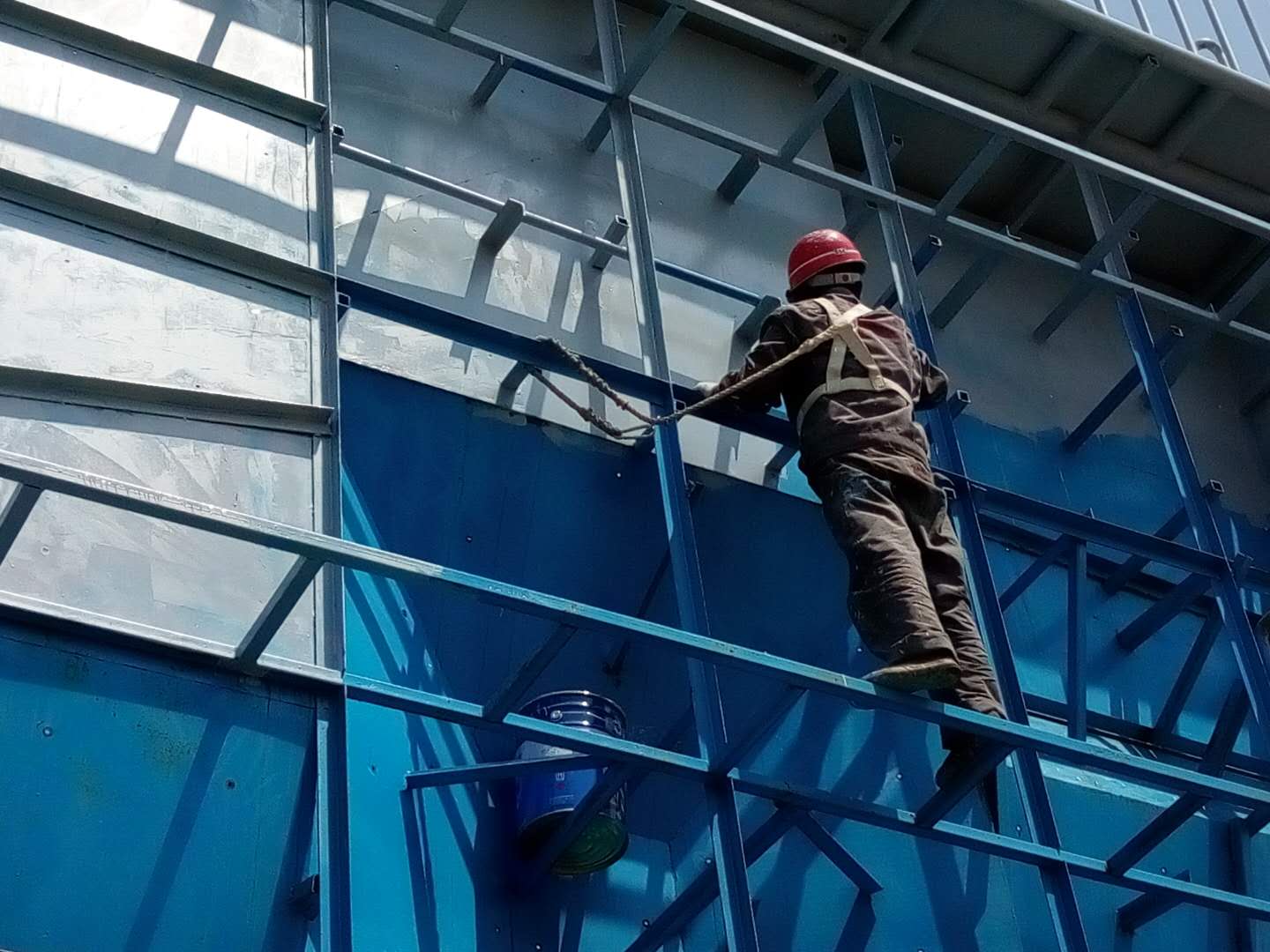 钢结构的防腐涂装设计_钢材表面除锈等级_隔热防腐彩铝板