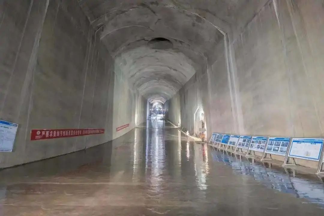 钢材遇水多久会生锈_钢材穿水是什么意思_过水遂洞用钢材