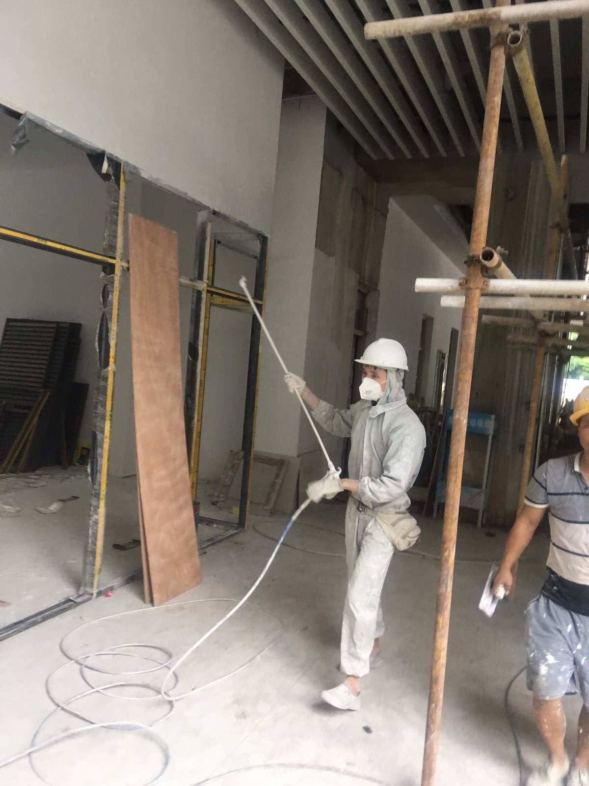 钢材氟碳喷涂_钢材喷涂氟碳漆的作用_钢材喷涂氟碳的作用