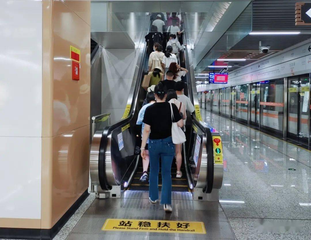 地铁车厢内扶手立柱材质要求_钢材用于地铁车厢扶手_地铁扶手材料