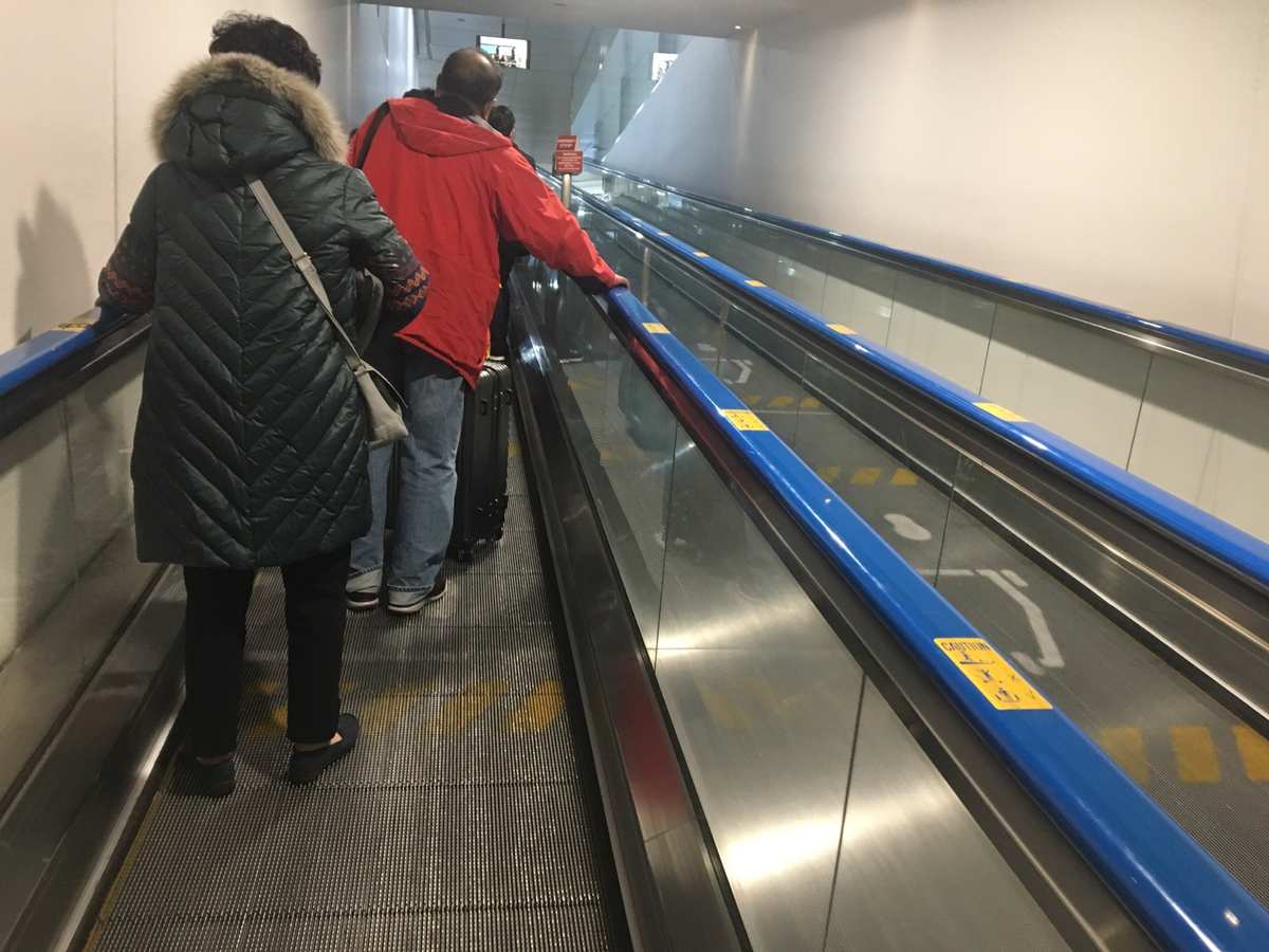 地铁车厢内扶手立柱材质要求_钢材用于地铁车厢扶手_地铁扶手材料