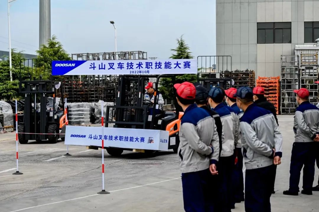 钢材重型货架工厂用什么焊接_大型钢材货架_工厂用重型钢材货架