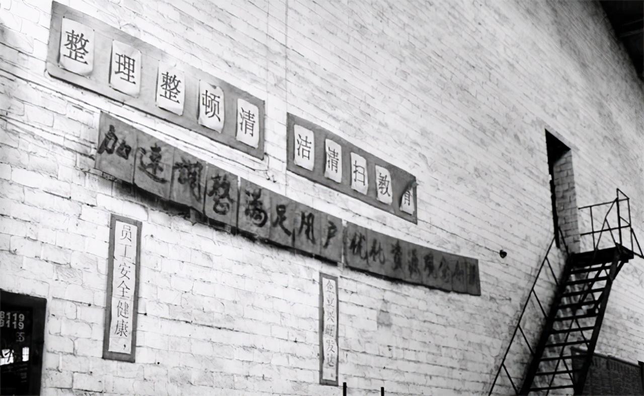 成都钢材批发市场联系电话_成都钢材批发电话号码_成都钢材市场地址