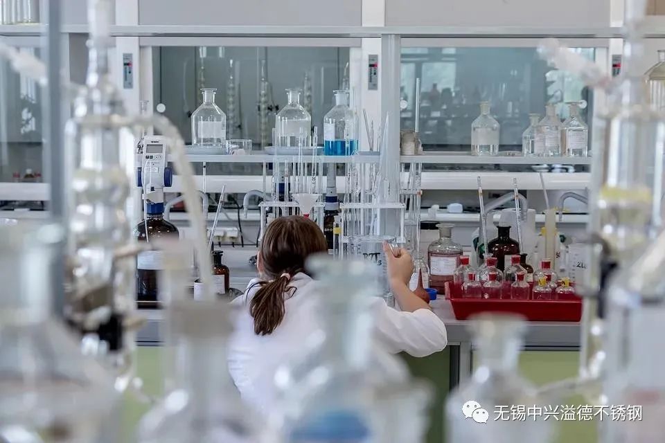 钢材按化学成分可分为哪三类_钢材按化学成分分类_钢材化学成分分类按用途分为